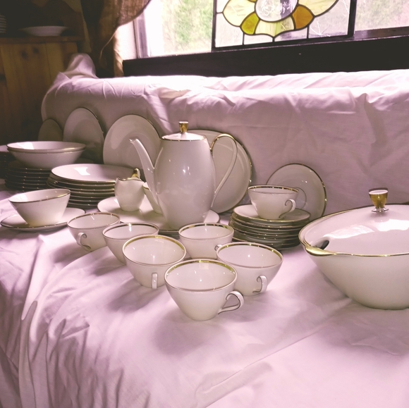 Seltmann Weiden Isolde Dinner Service - Picture 4 of 7